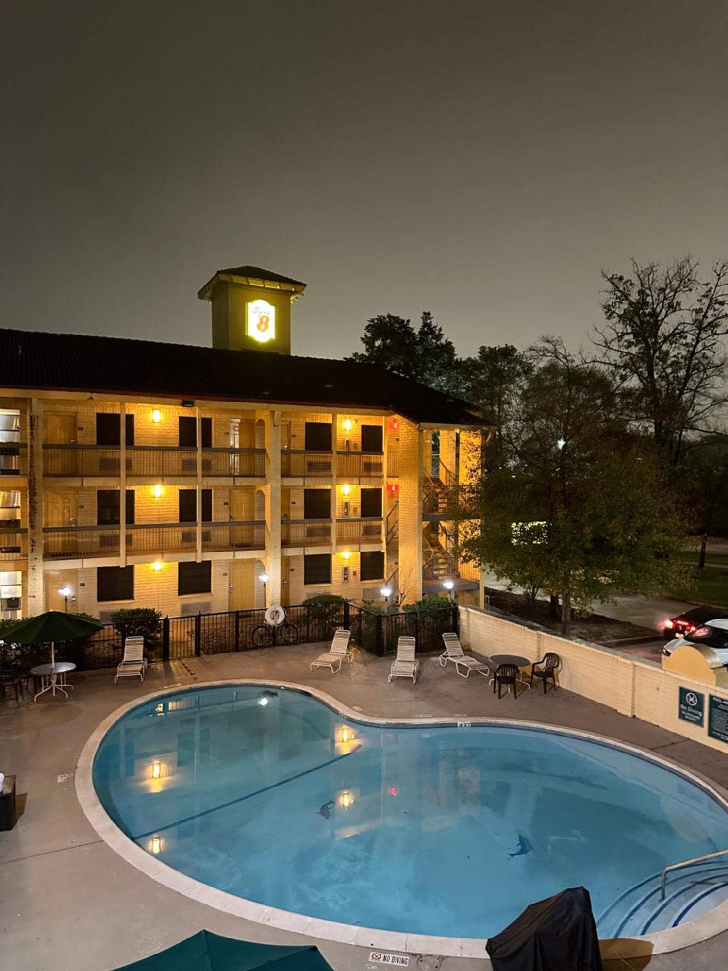 Hotel Super 8 By Wyndham The Woodlands North Exterior foto