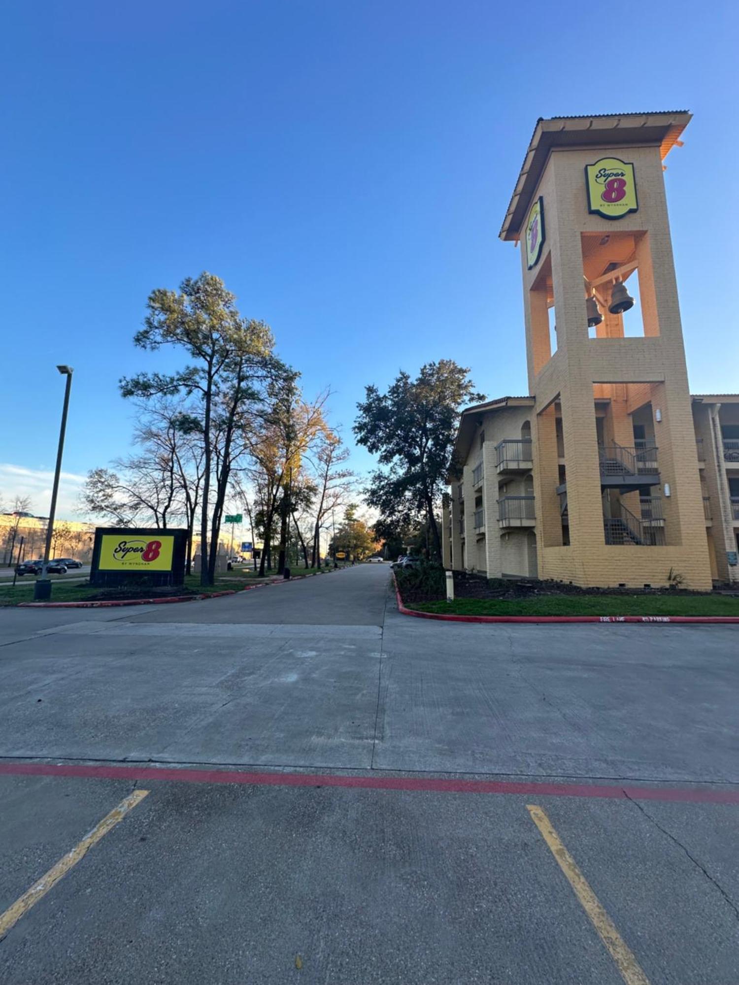 Hotel Super 8 By Wyndham The Woodlands North Exterior foto